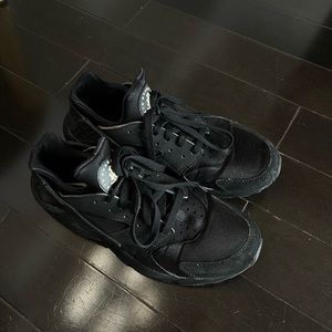 Nike Huarache Sneaker triple black